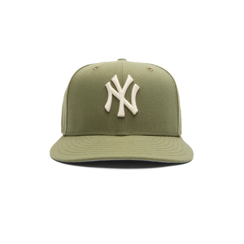 New Era New York Yankees fitted hat Green Bark colorway - Joe Freshgoods Drops Clean Yankees Fitted in Earthy Green Bark