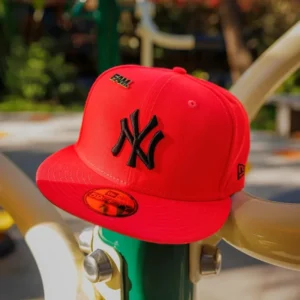 New Era New York Yankees fitted hat black colorway - New Era Yankees Fitted Features Heat-Reactive Hot Lava Technology