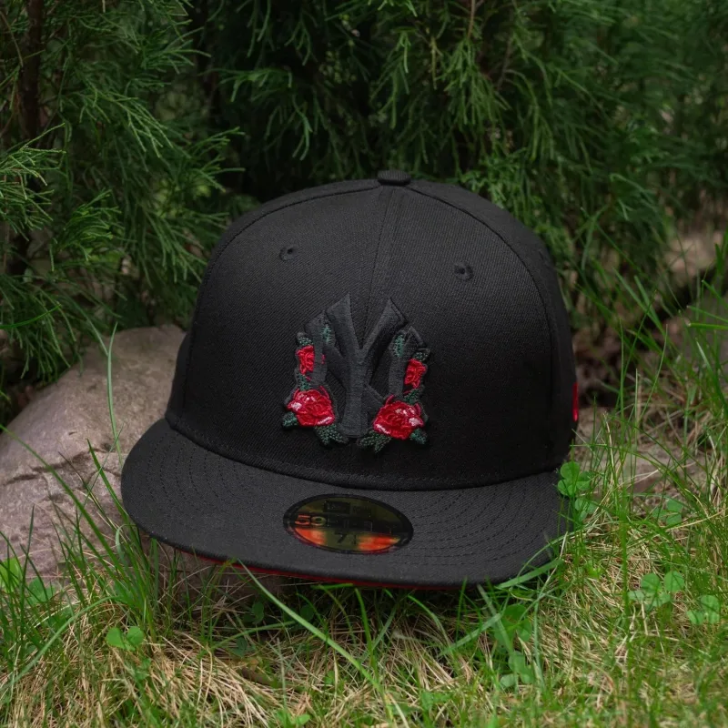 New Era New York Yankees fitted hat black, scarlet colorway - Yankees Drop Fire Roses Fitted in Black and Scarlet