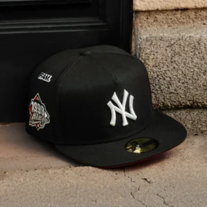 New Era New York Yankees fitted hat black, scarlet colorway - New Era Drops Clean Yankees Fitted with 1999 World Series Tribute