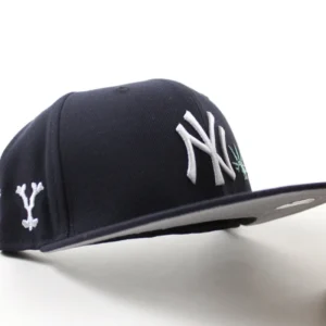 New Era New York Yankees fitted hat Navy Gray Under Brim colorway - New Era Yankees Fitted Features Statue of Liberty Highlander Design