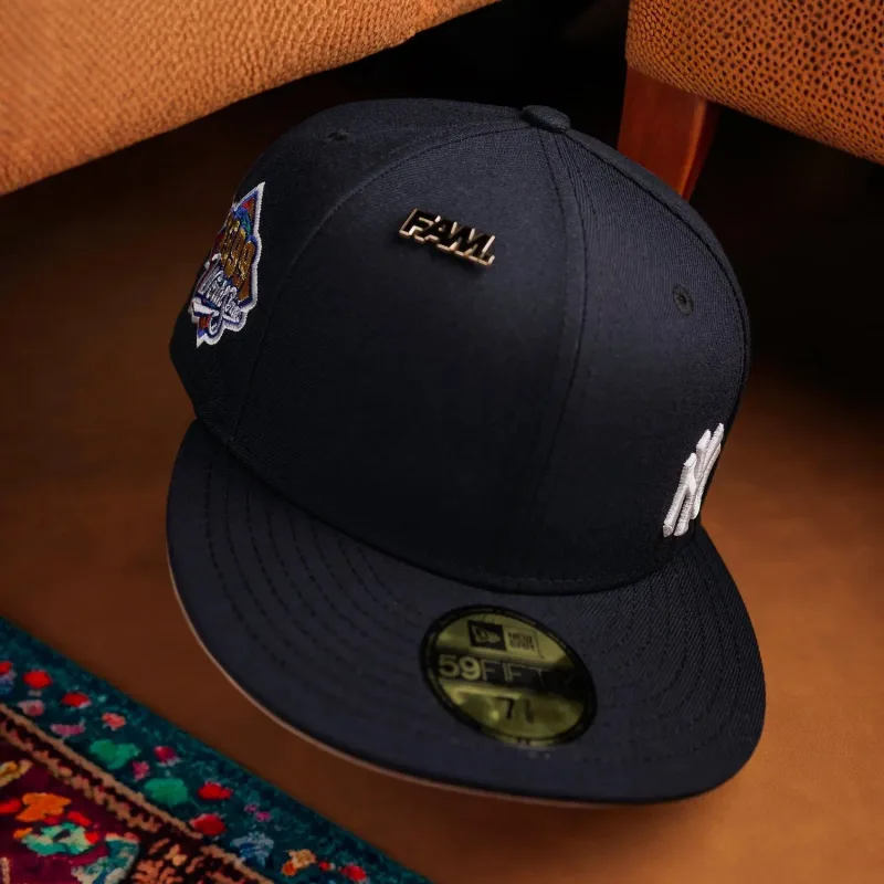 New Era New York Yankees fitted hat navy, grey colorway - New Era Drops Clean Yankees Fitted with ’99 World Series Mini Logo