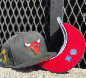 New Era Chicago Bulls fitted hat black, red colorway - New Era Drops Bulls Fitted with Championship Trophy Side Patch