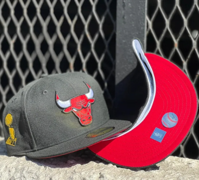 New Era Chicago Bulls fitted hat black, red colorway - New Era Drops Bulls Fitted with Championship Trophy Side Patch