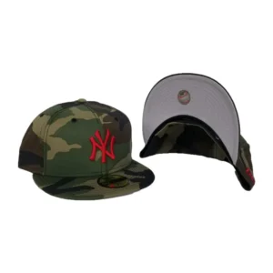 New Era New York Yankees fitted hat red, green colorway - New Era Drops Fresh Yankees Fitted in Green and Red Camo