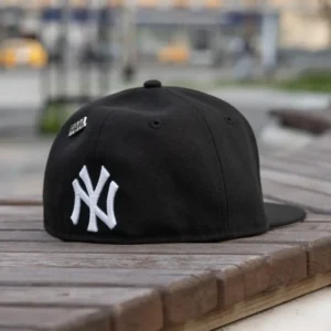 New Era New York Yankees fitted hat black, gray colorway - New Era Drops Clean Yankees Fitted in Black Gray UV Colorway