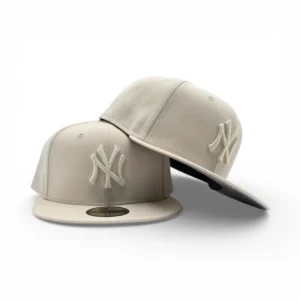 New Era New York Yankees fitted hat white, gray colorway - New Era Drops Clean Yankees Fitted in Tonal Off White Colorway