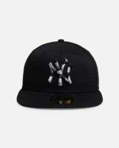 New Era New York Yankees fitted hat black colorway - New Era Blacks Out the Yankees Fitted in Sleek Camo Style